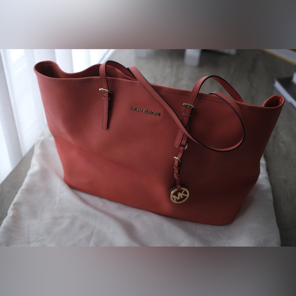 micheal kors tote in orange leather
